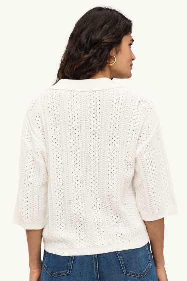 Femmes - Pull en maille - manches courtes - finition texturée - blanc