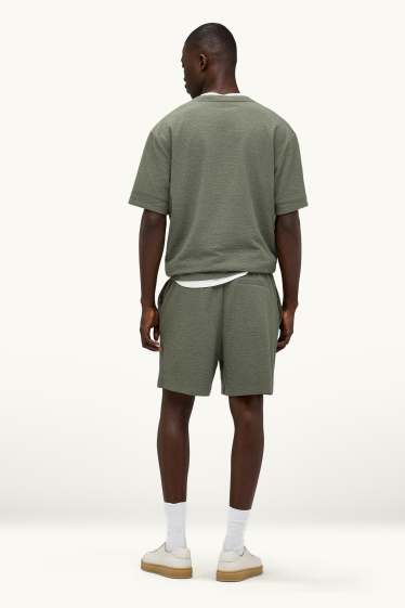 Hommes - Short en molleton - finition texturée - vert