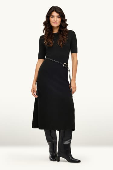 Dames - Gebreide jurk met ceintuur - straight fit - zwart