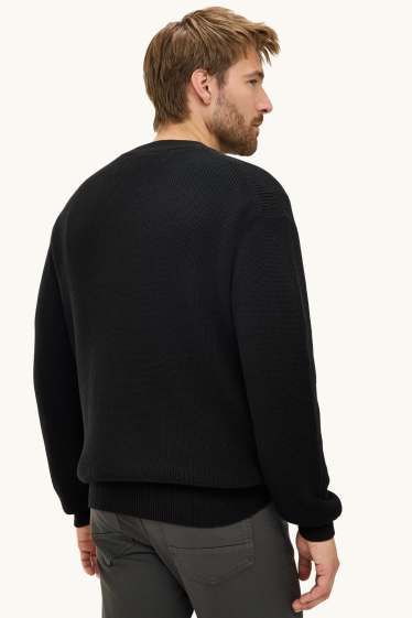 Hommes - Pull avec encolure en V - noir