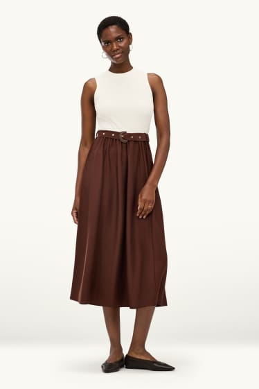 Dona - Vestit fit & flare amb cinturó - marró / blanc trencat