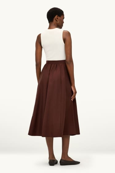 Dona - Vestit fit & flare amb cinturó - marró / blanc trencat