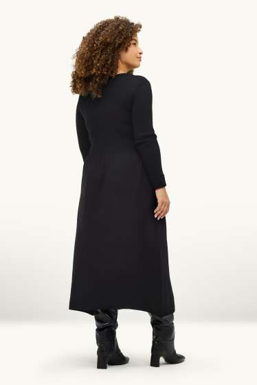 Femmes - Robe en maille - finition côtelée - noir