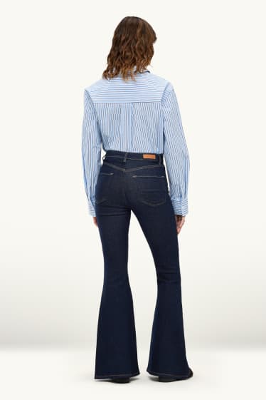 Femei - Flared jeans - talie medie - denim-albastru închis