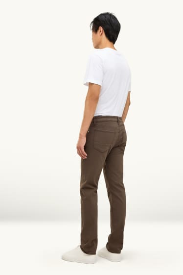 Bărbați - Pantaloni - slim fit - LYCRA® - maro