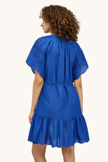 Donna - Vestito svasato con scollo a V - broderie anglaise - blu