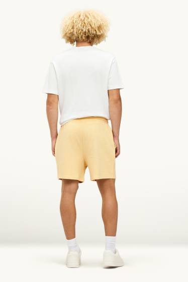 Herren - Sweatshorts - strukturiert - hellgelb
