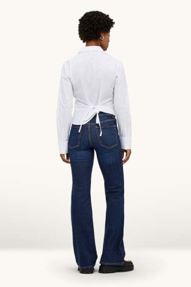 Femei - Flared jeans - talie medie - denim-albastru închis