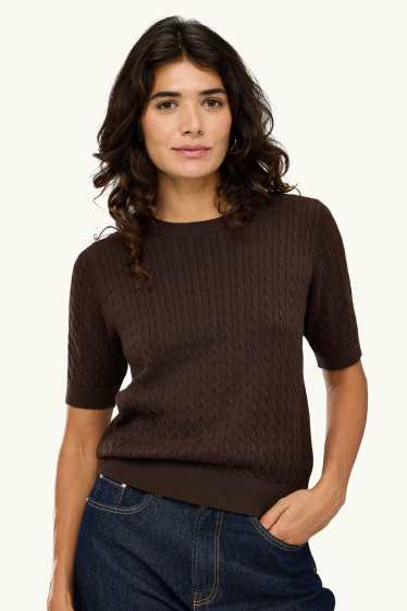 Femmes - Pull en maille - manches courtes - motif tressé - marron foncé