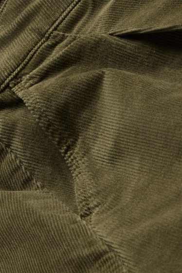 Femei - Fustă pantaloni scurtă din catifea reiată - verde închis