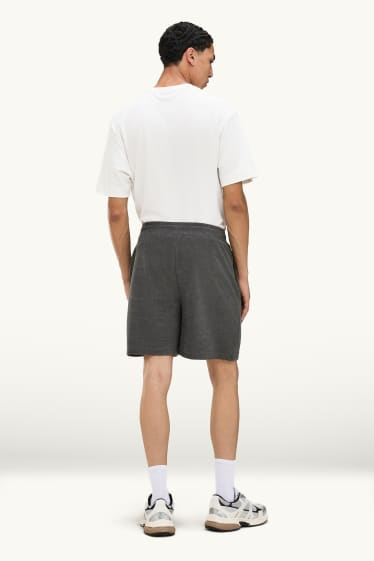 Home - Pantalons curts de xandall de ris - gris fosc