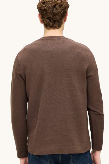Home - Samarreta de màniga llarga - regular fit - texturada - marró
