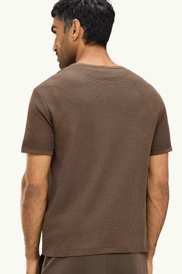 Men - T-shirt - regular fit - textured - brown