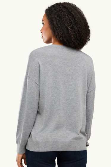 Femmes - Pull avec encolure en V - gris