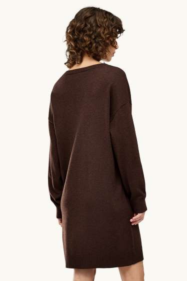 Femmes - Robe de maille à col V - straight fit - marron foncé