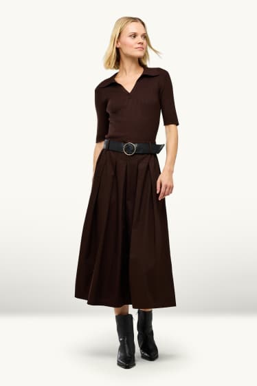 Damen - Fit & Flare Kleid mit Gürtel und V-Ausschnitt - dunkelbraun