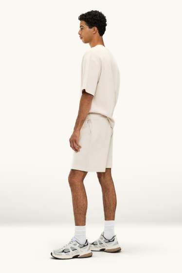 Uomo - Shorts di felpa - beige chiaro
