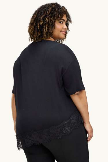 Damen - T-Shirt mit V-Ausschnitt - Curvy Fit - schwarz