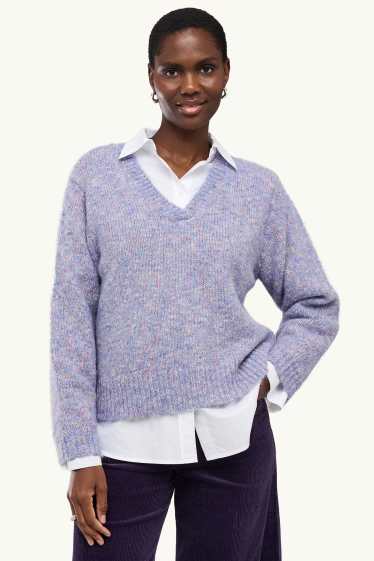 Women - V-neck jumper - lilac