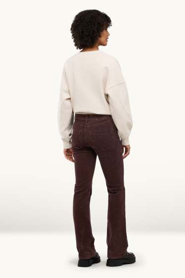 Dona - Pantalons de pana - mid waist - acampanats - marró fosc