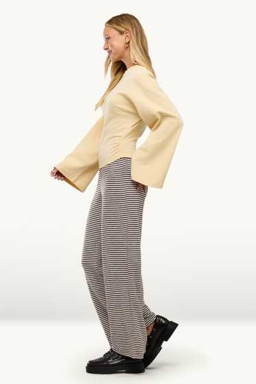 Femei - Pantaloni din jerseu - talie medie - wide leg - cu dungi - maro / alb-crem