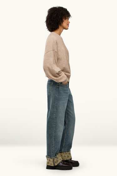 Women - Baggy jeans - mid-rise waist - floral - blue denim