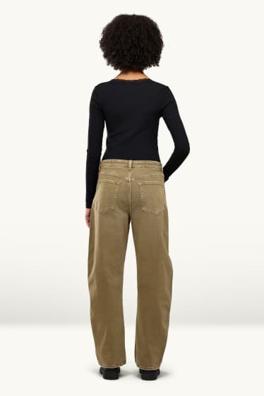 Femei - Barrel jeans - talie medie - kaki