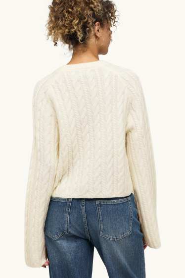 Women - Jumper - cable knit pattern - creme