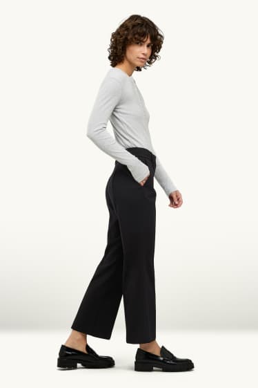 Femei - Pantaloni de stofă - talie medie - evazați - negru
