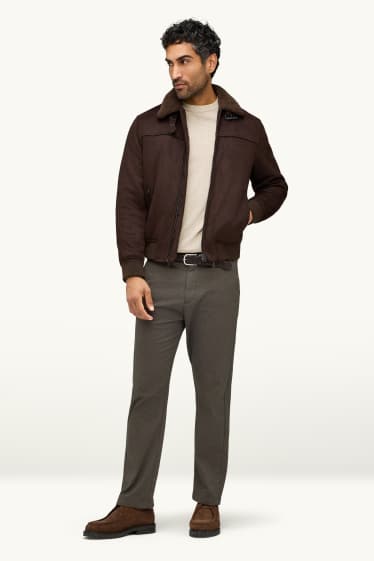 Pánské - Kalhoty chino s páskem - regular fit - hnědá