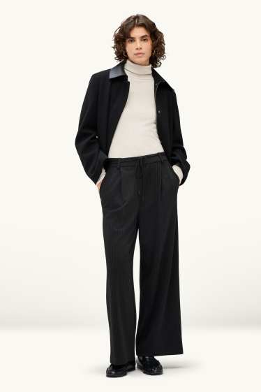 Dames - Kortere pantalon - high waist - wide leg - krijtstrepen - zwart