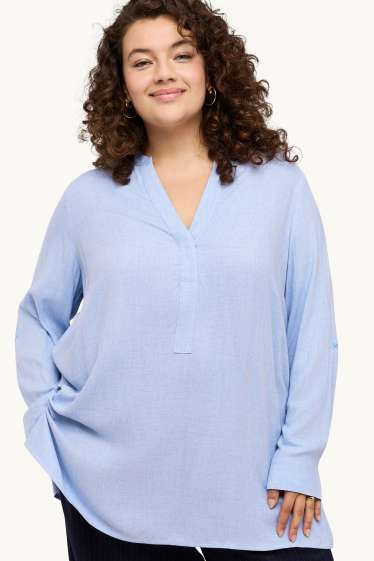 Dona - Brusa amb el coll en punta - blau clar