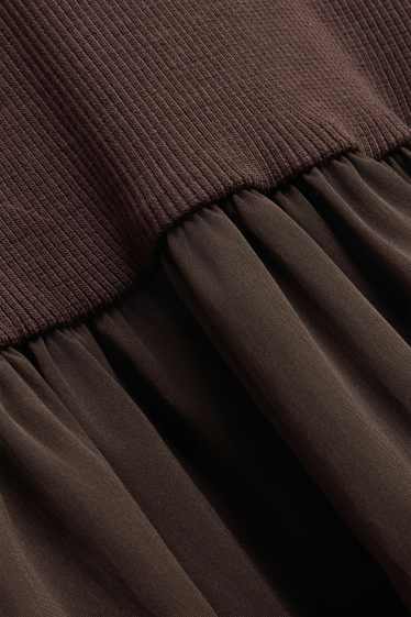 Femei - Rochie fit & flare cu decolteu în V - reiată - maro închis