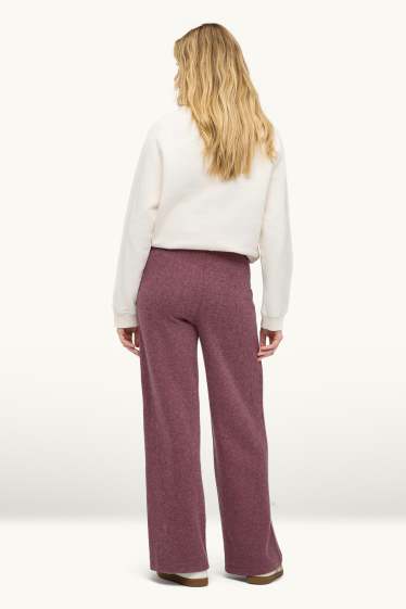 Femei - Pantaloni de trening din tricot - reiați - liliac