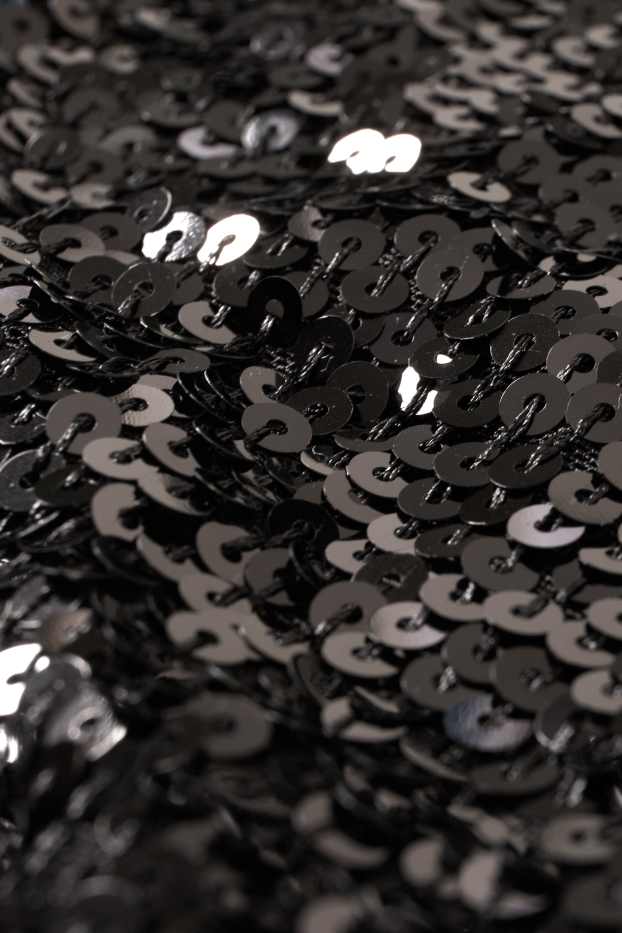Femmes - Robe en sequins de forme évasée avec encolure en V - noir