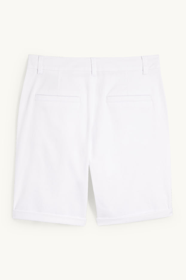 Women - Basic Bermuda shorts - mid-rise waist - white