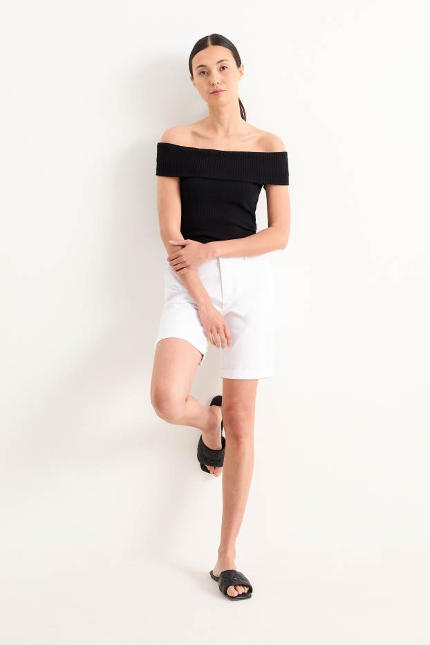 Women - Basic Bermuda shorts - mid-rise waist - white