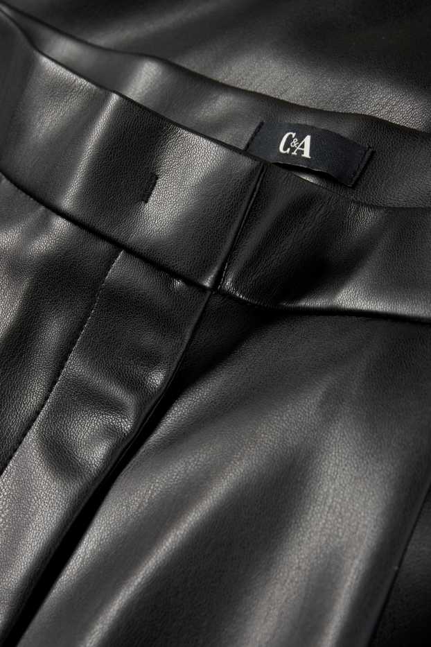 Dona - Pantalons curts - high waist - pell sintètica - negre