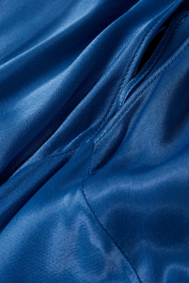 Dona - Vestit imperi de setí amb mànigues amples i obertura - blau