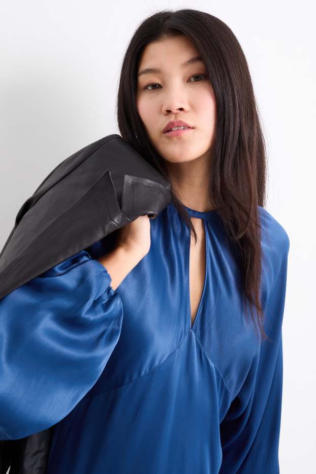 Dona - Vestit imperi de setí amb mànigues amples i obertura - blau