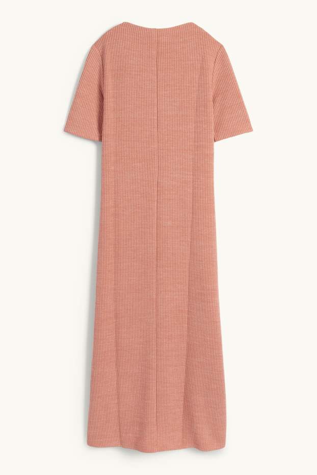 Femei - Rochie tricotată - reiată - somon