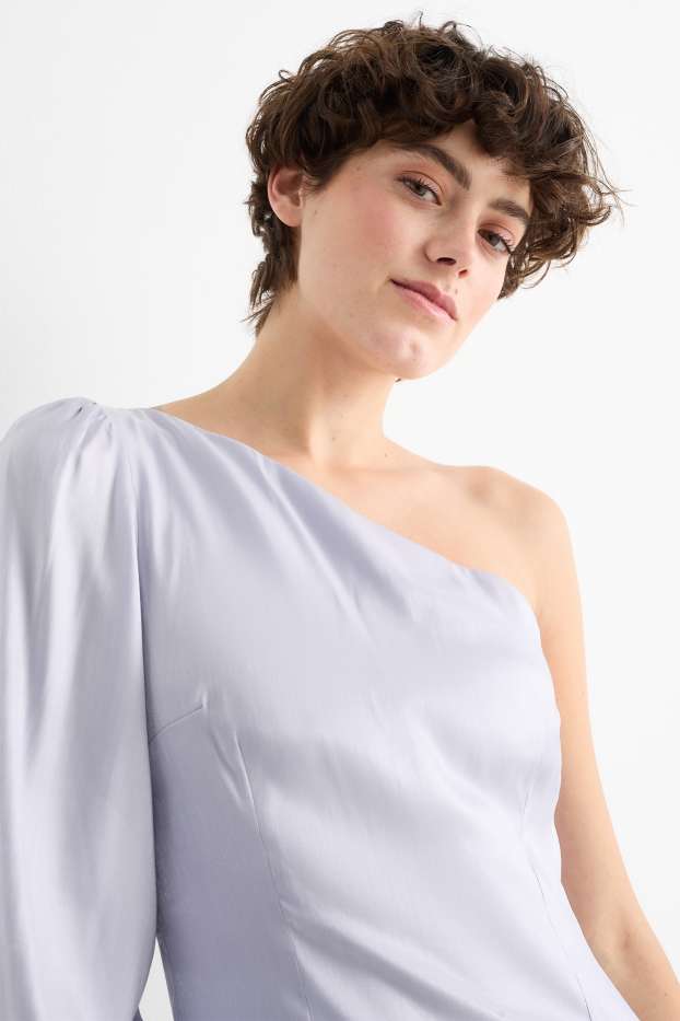 Femmes - Robe à épaule dénudée - brillante - violet clair