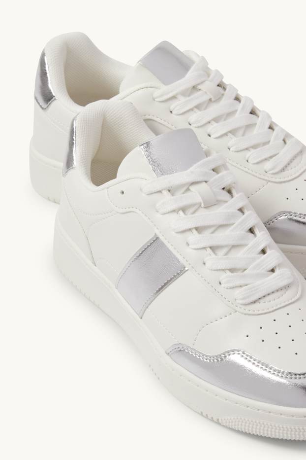 Kobiety - Buty sportowe - imitacja skóry - srebrny