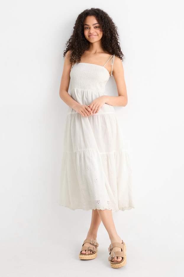 Damen - A-Linien Kleid - Broderie Anglaise - gesmokt - weiß