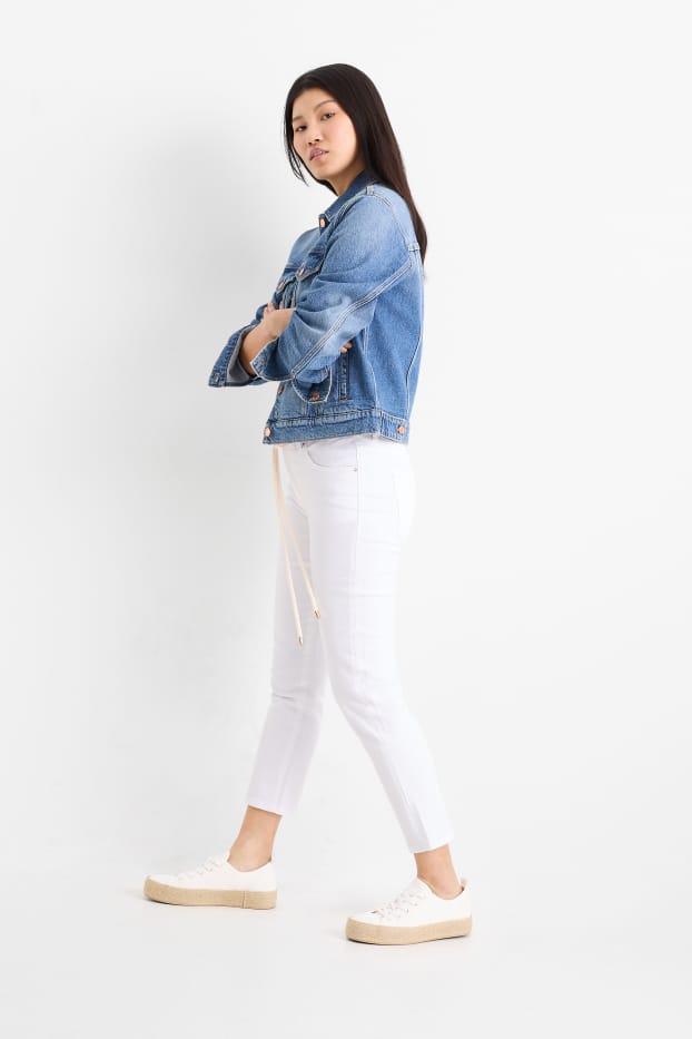 Damen - Crop Slim Jeans mit Gürtel - Mid Waist - weiß