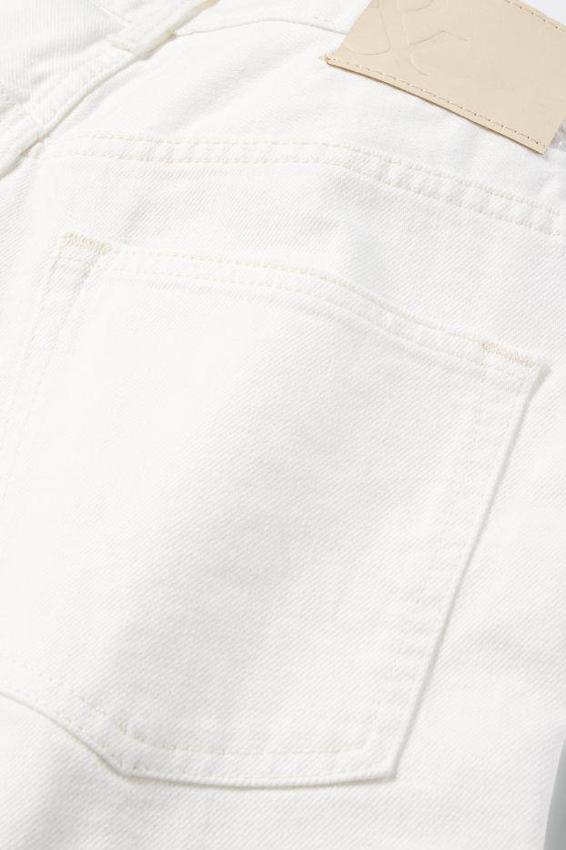 Femei - Pantaloni scurți de blugi - talie medie - LYCRA® - alb