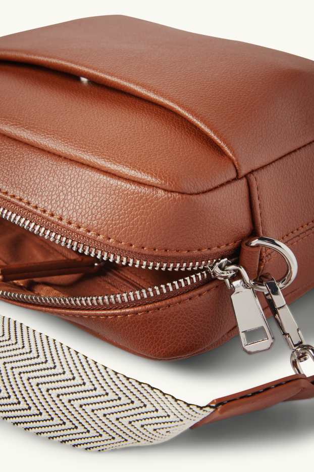 Donna - Borsa a tracolla con spallaccio staccabile - similpelle - marrone