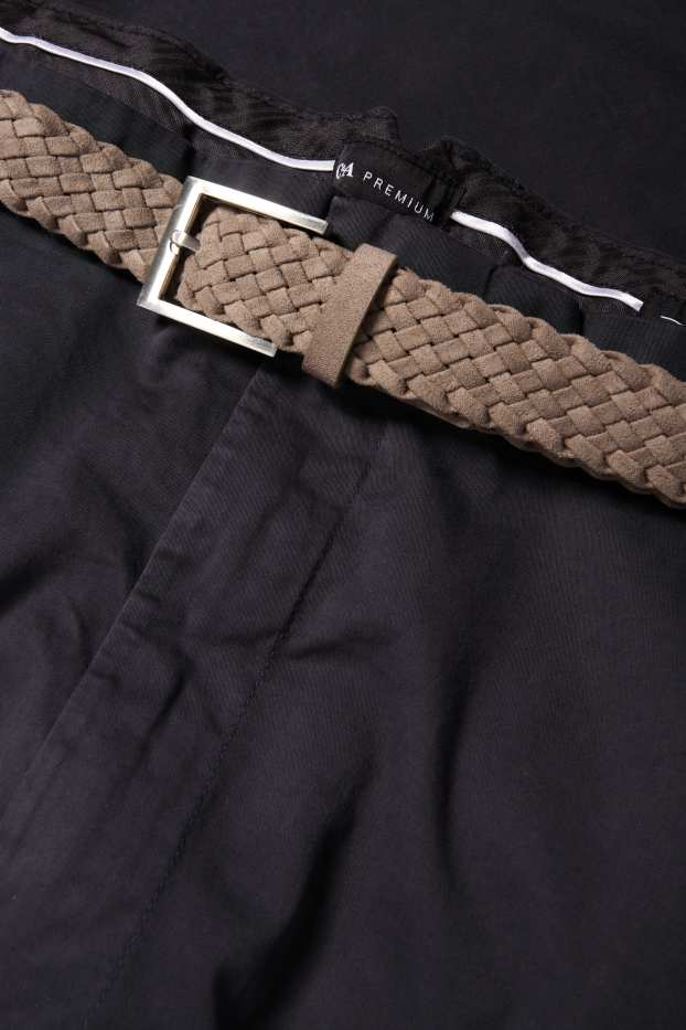 Men - Shorts with belt - black