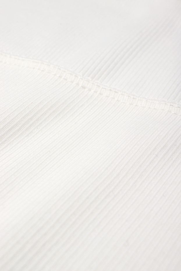 Femei - Tricou crop cu mânecă lungă - reiat - alb