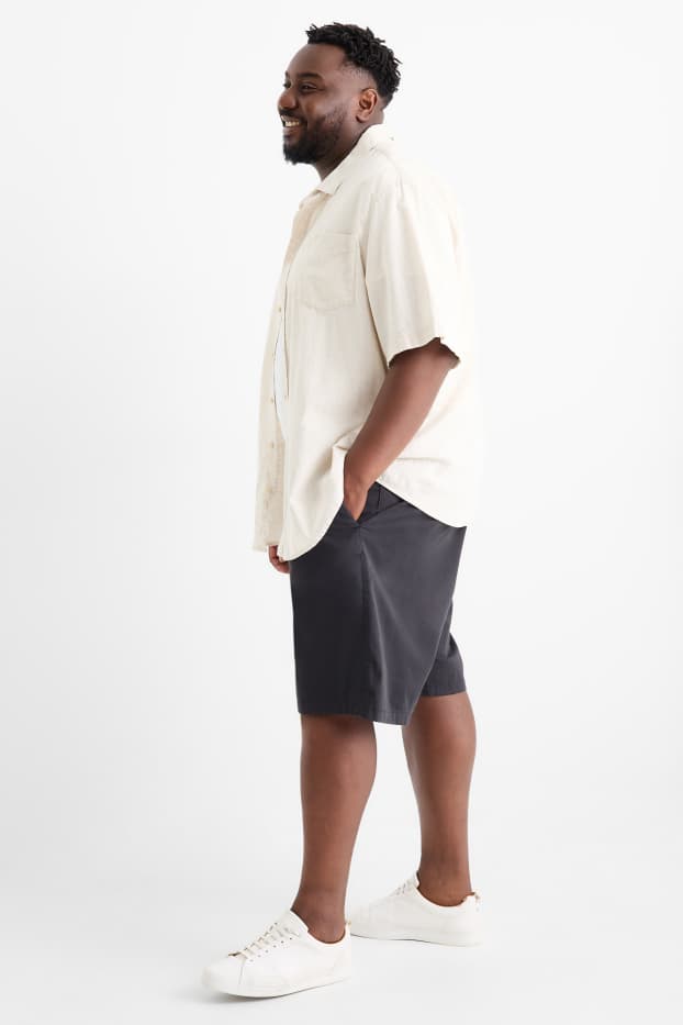 Men - Shorts with belt - black